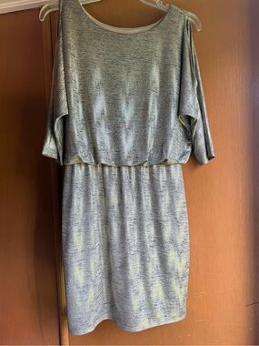 Jessica Howard Gold Metallic Blouson Midi Dress